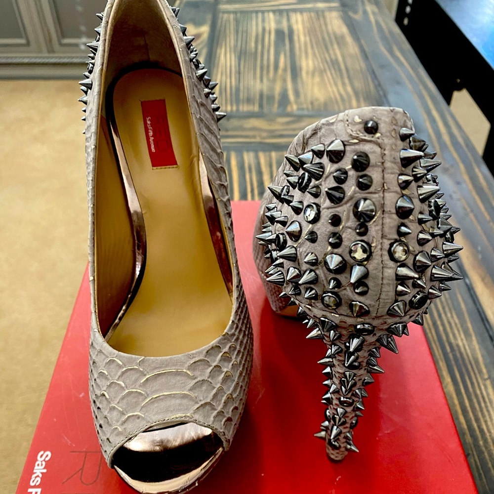 Saks Fifth Avenue SR-HAYDEN spiked heels
